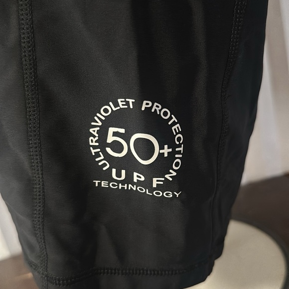 Huge Sports XL Black Red Floral Compression Shirt Long Sleeve Activewear - Picture 3 of 5